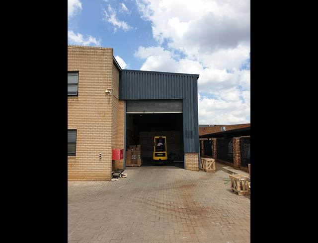 1,030M² WAREHOUSE FOR SALE IN TUNNEY
